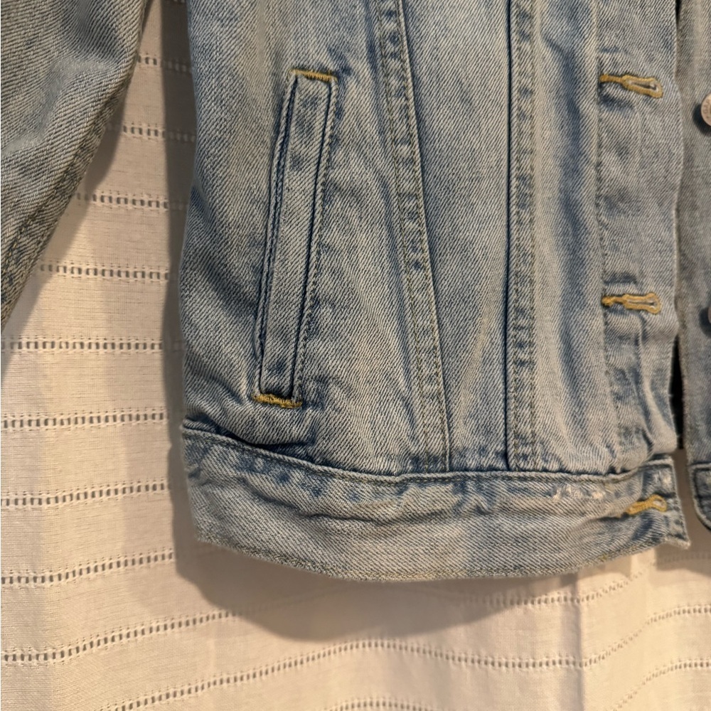 Like-New Gap Light Blue Oversized Distressed Denim Jacket 100% Cotton Size XS - Picture 4 of 6